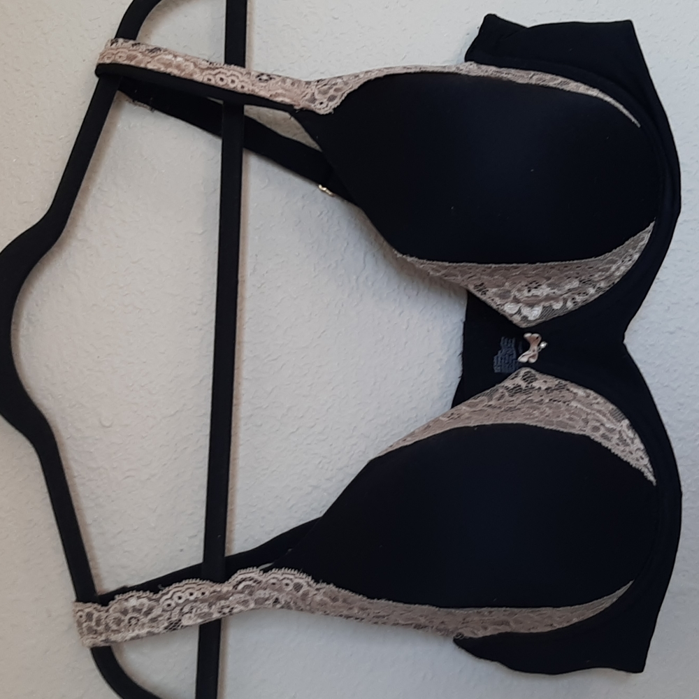 Soma black bra, full coverage, lace trim. With wires.